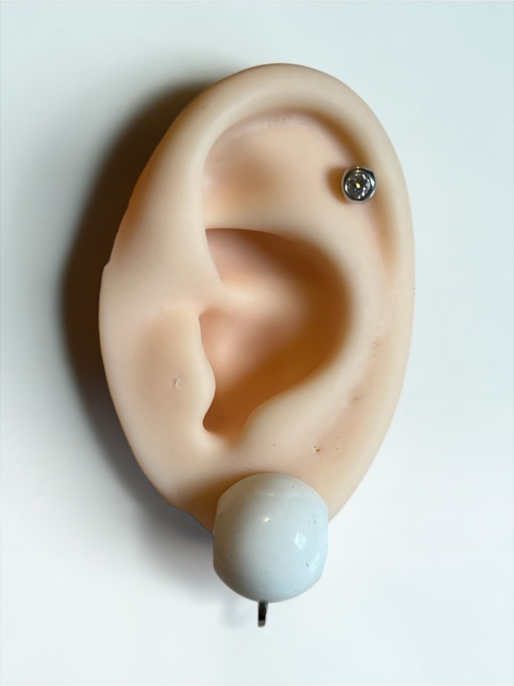 🍭5 for $20🍭 Vintage White Acrylic Clip On Earrings CC X